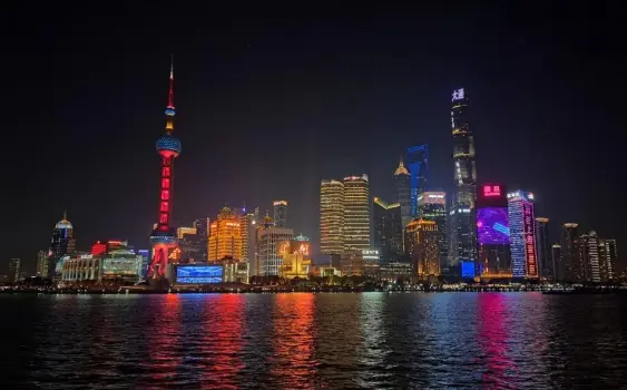 魔都娱乐地图大更新：国潮蹦迪现场、海派沉浸式剧场与上海夜市攻